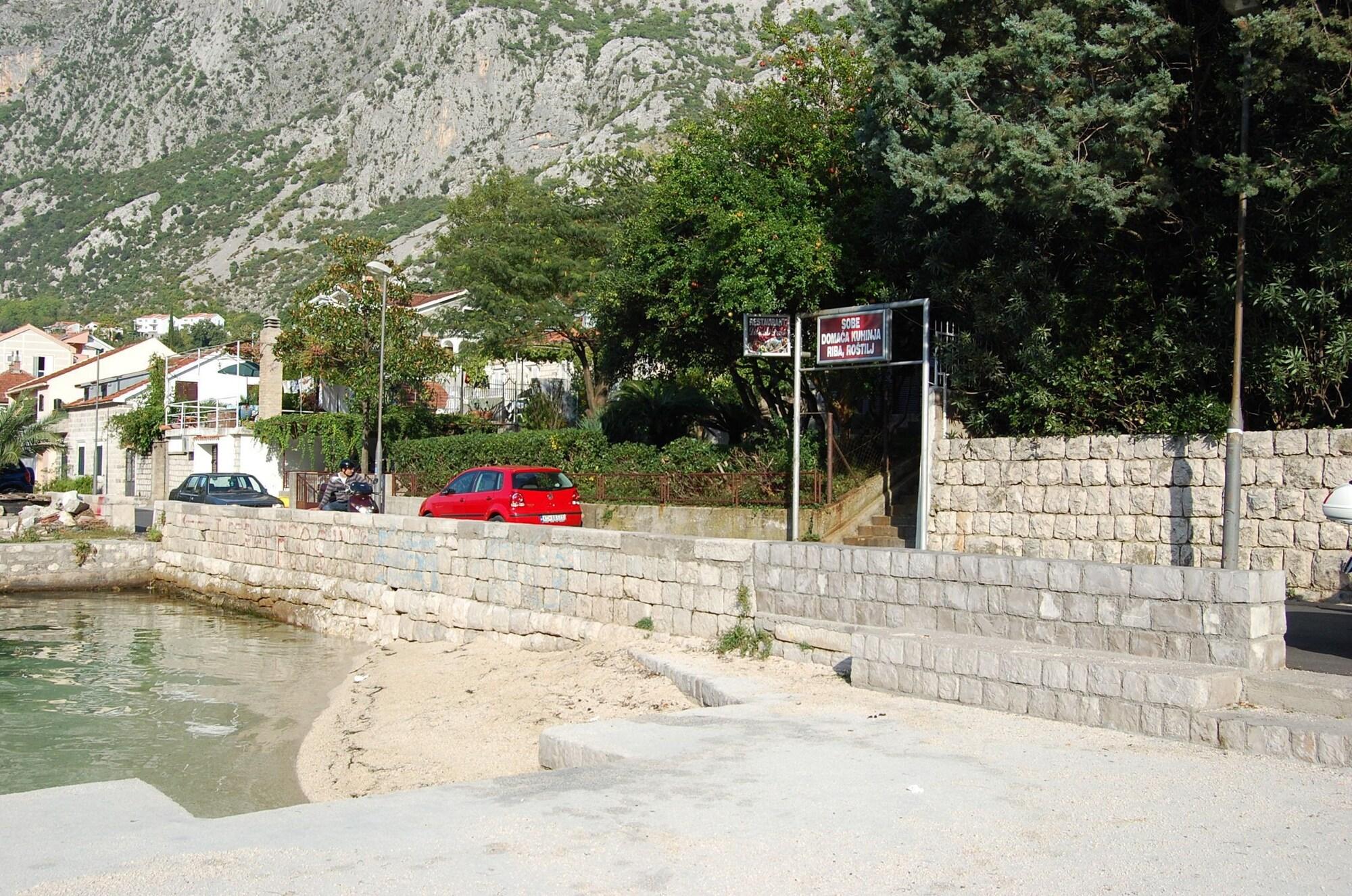 Rooms & Apartments Dobrotski Dvori Kotor Exterior foto