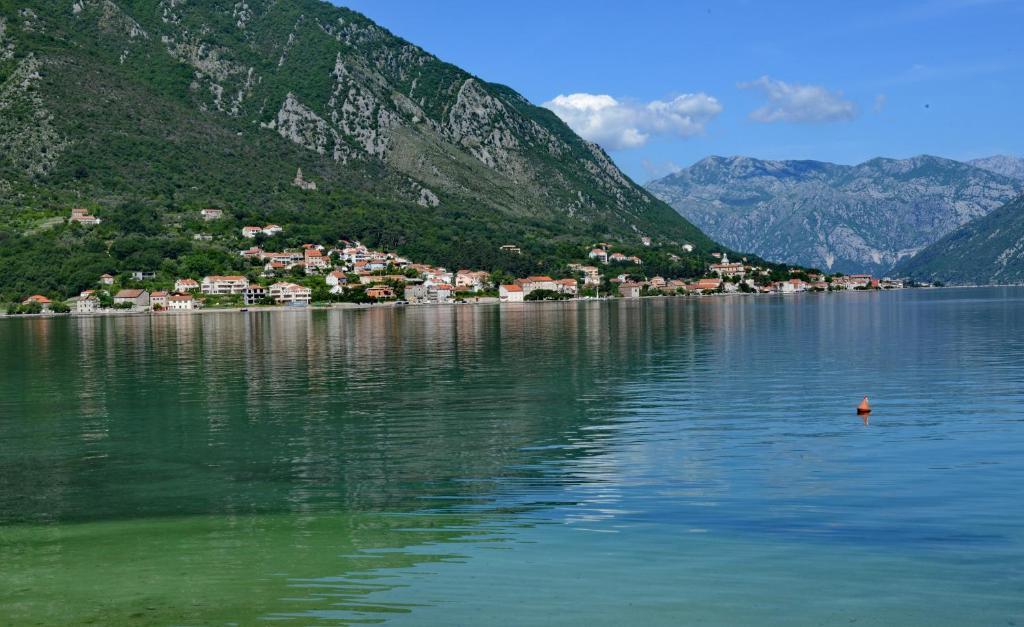 Rooms & Apartments Dobrotski Dvori Kotor Exterior foto